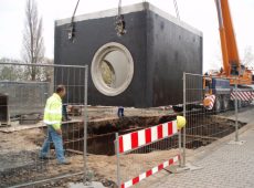 Einbau eines 50 to Fertigteil-Kanalbauwerks im Bestand, Stadt Gernsheim 2008