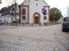 Kirchplatz Pfungstadt, Fertigstellung November 2009 Neugestaltung Kirchenvorplatz, Treppe und Kirchplatz, Rinne aus Naturstein