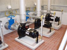 Regenrückhaltebecken 3 Stadt Gernsheim, Regenwasserpumpen, aufgeräumt und sicher bedienbar