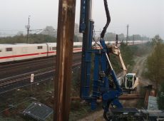 Trinkwasserleitung Berkach-Büttelborn, Durchpressung der DB-Strecke 4010: Einbringen des wasserdichten Verbaus (2010)