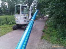 Fernleitung Berkach-Büttelborn: Rohreinzug nach Spülbohrung im Grundwasser (2012)